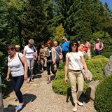 Seniorzy z Biblioteki Publicznej Miasta i Gminy Polanów na wycieczce w Dobrzycy