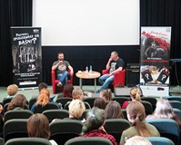 Spotkanie z Jakubem Ćwiekiem w czasie Nocy w bibliotece koszalińskiej