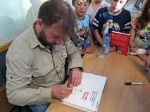 Adam Wajrak w Koszalińskiej Bibliotece Publicznej