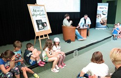 Adam Wajrak w Koszalińskiej Bibliotece Publicznej