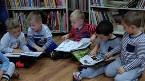 Biedronki w bibliotece