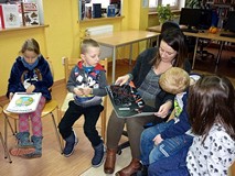 Książka z dziurą, opowiadanie o skarpetce i inne atrakcje