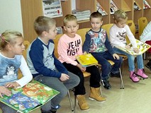 Książka z dziurą, opowiadanie o skarpetce i inne atrakcje