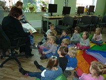 Przedszkolaki w bibliotece