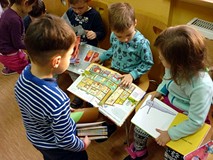 Wizyta BIEDRONEK w bibliotece