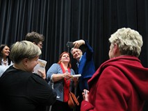 Robert Biedroń chętnie pozował do zdjęć i rozdawał autografy.