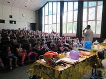 Pomysłowe eksperementy dla uczestników Wakacji w Bibliotece w Koszalińskiej Bibliotece Publicznej