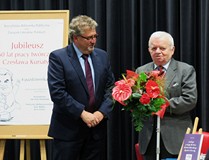Jubilat Czesław Kuriata i wiceprezydent Przemysław Krzyżanowski na uroczystości 60-lecia pracy twórc