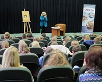 Anna Onichimowska na spotkaniu z czytelnikami Koszalińskiej Biblioteki Publicznej