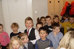 Wioletta Piasecka w bibliotece