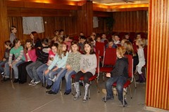Wioletta Piasecka w bibliotece