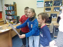 Drużyna odczytuje swoje wyniki pracy