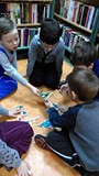 Zabawa z puzzlami bajkowymi