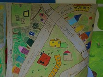 Kolorowa mapa wykonana przez uczestników ferii w naszej bibliotece
