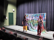 Przedstawienie teatralne w sali kinowej KBP