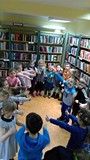 Wąską ścieżką pzrez ogródek, idą sobie krasnoludki....zabawa taneczna