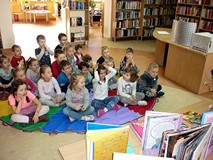 Czas na nietypowe powitanie - królik numer 1 pozdrawia królika numer 2