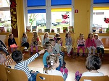 Dzieci żywiołowo reagują na to, jak ziewają zwierzęta - z książki WSZYSCY ZIEWAJĄ