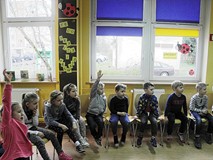 Dzieci zgłaszaja się do wypowiedzi KIM BĘDĘ JAK DOROSNĘ