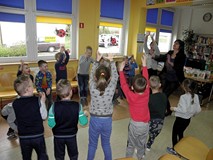 Żegnamy się radośnie udając startującą RAKIETĘ