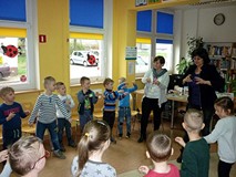 W zabawie PIECZEMY CIASTO, jesteśmy cukiernikami