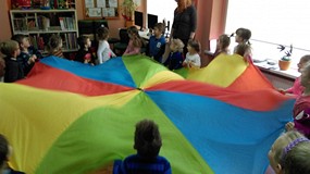 Zabawy z chustą animacyjną Klanzy