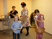 Dumny sześcioletni Kuba z nagrodą