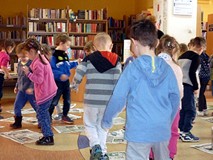 GAZETOWE KAŁUŻE - kolejna zabawa z gazetą