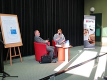 Promocja II tomu Monografii Koszalina w Koszalińskiej Bibliotece Publicznej. Na zdjęciu redaktor nau