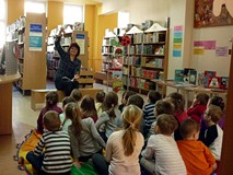 Pani Wiola wita grupę LEŚNYCH DUSZKÓW z Przedszkola nr 14