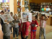 GAZETOWY TEATR - taki suchy deszcz może padać tylko w bibliotece
