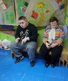 Uśmiechnięta Kasia i Konrad odpoczywają po zabawie