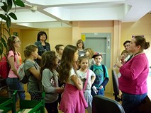 Pojechaliśmy na piętro nowoczesną windą osobową - będziemy zwiedzać MAGAZYNY