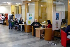 Każdy czytelnik mógł „wypożyczyć” Żywą Książkę, czyli porozmawiać z przedstawicielem dyskryminowanej