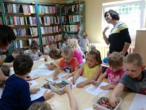 dzieci rysują