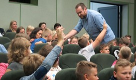 Andrzej Kuczkowski na spotkaniu z uczestnikami finału konkursu plastycznego