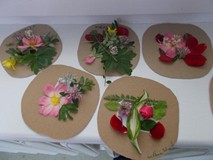 Kolorowe roślinne mozaiki wykonane przez dzieci