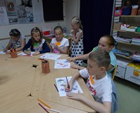 Chwila relaksu przy pracach plastycznych