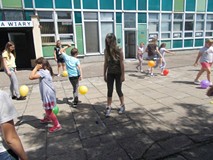 Wspólna zabawa z balonami