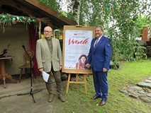 Dyrektor Bałtyckiego Teatru Dramatycznego Zdzisław Derebecki  i wiceprezedent Przemysław Krzyżanowsk
