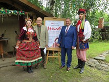 Dyrektor Bałtyckiego Teatru Dramatycznego Zdzisław Derebecki  i wiceprezedent Przemysław Krzyżanowsk