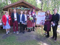 W czasie Narodowego Czytania 2017 w Koszalinie aktorzy Studia Artystycznego im. Ziembińskich pozują 