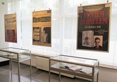 Plakaty widniejące na wystawie z okazji 70-lecia Koszalińskiej Biblioteki Publicznej