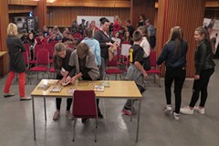 Uczniowie klas VII SP nr 13 zapoznają się z twórczością Alfreda Szklarskiego
