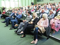 Publiczność zgromadzona na spotkaniu