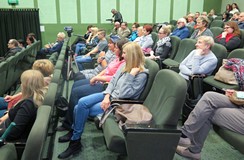 Publiczność zgromadzona na spotkaniu