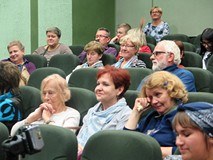 Publiczność zgromadzona na spotkaniu