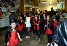 Noc w bibliotece