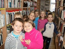 Maluchy w bibliotece