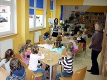 Czterolatki w bibliotece